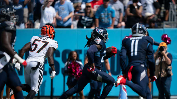 Tennessee Titans running back Derrick Henry (22) runs for a touchdown against the Cincinnati Bengals in the second quarter at Nissan Stadium in Nashville, Tenn., Sunday, Oct. 1, 2023.
